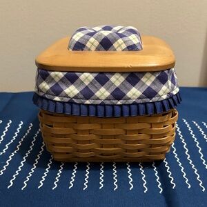 2004 Longaberger Blue Ribbon Mending Basket